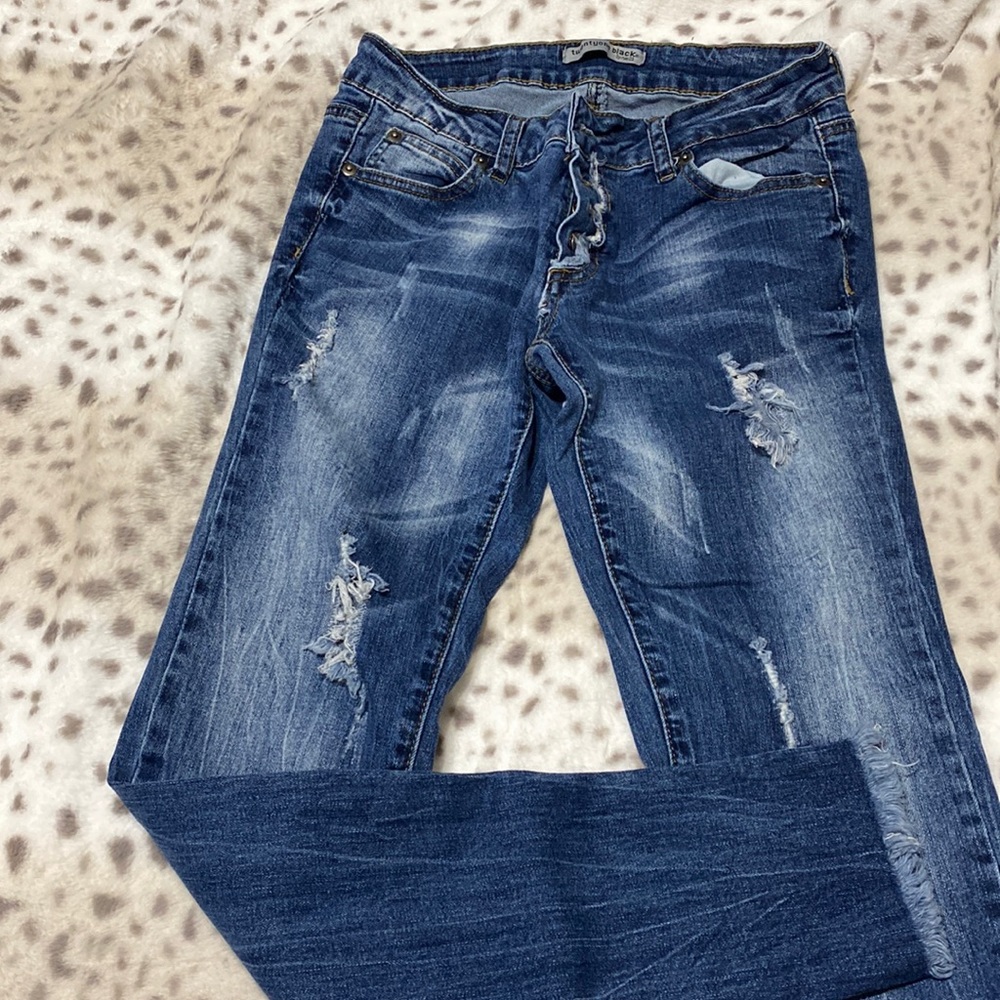 Mid rise, button fly, rue 21 black jeans. Size 5/6 R